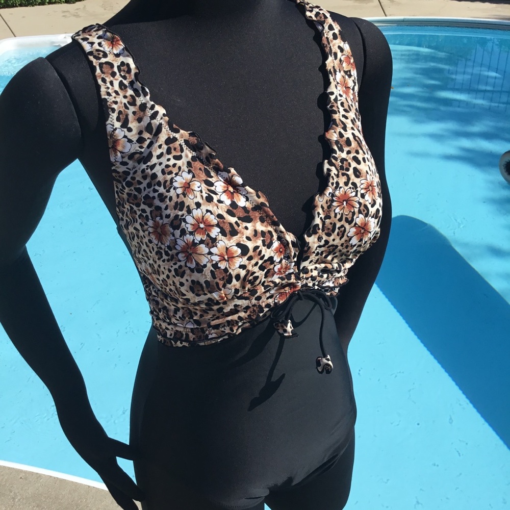 8 10 M leopard ruffled 1pc sexy  modest swimsuit - Picture 5 of 7